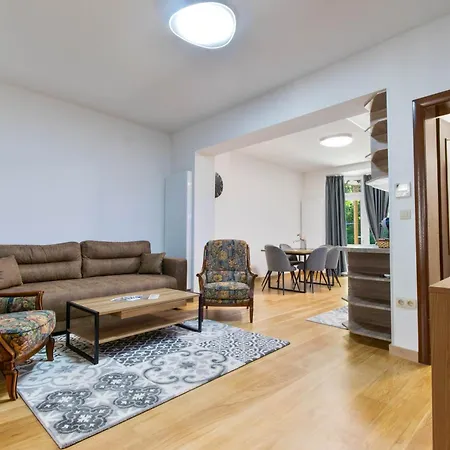 아파트 Apartment Central